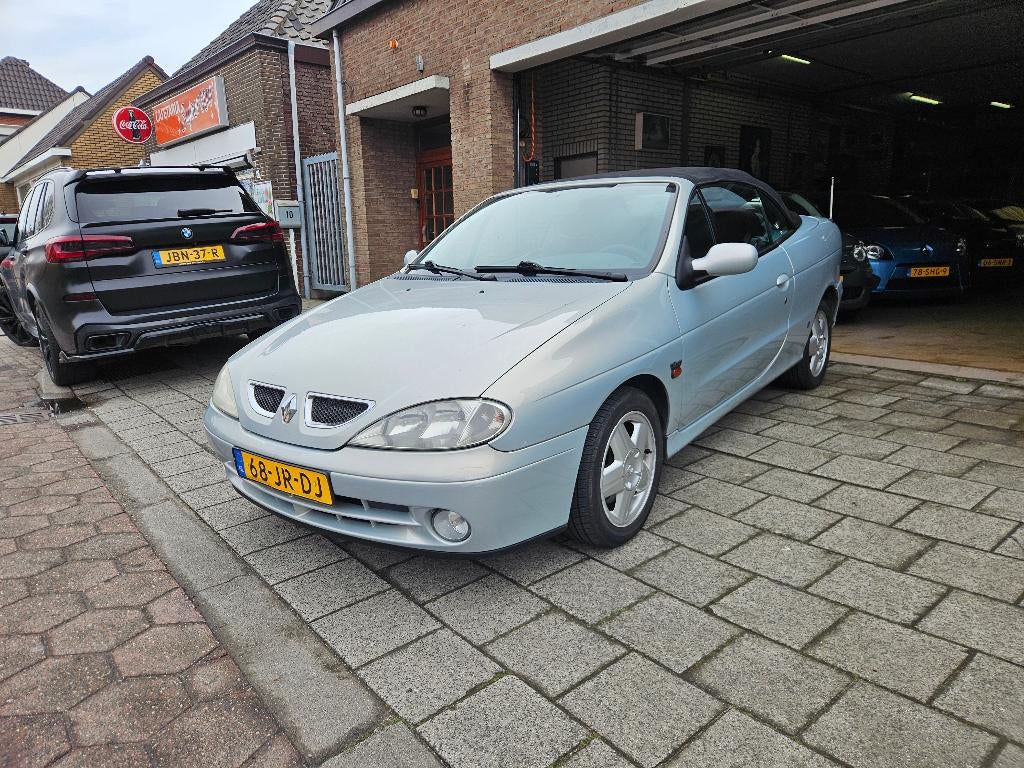 Renault Mégane 1.6 16V Auth Cabrio AUT Euro2000 2002 Grijs, Auto's, Renault, Stof, 1250 kg, 4 cilinders, Cabriolet