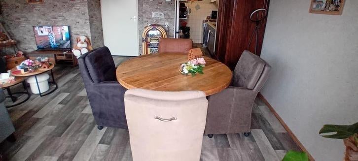 Robuuste ronde eettafel met metalen onderstel, Huis en Inrichting, Tafels | Eettafels, Overige houtsoorten, Gebruikt, Rond, Ophalen of Verzenden