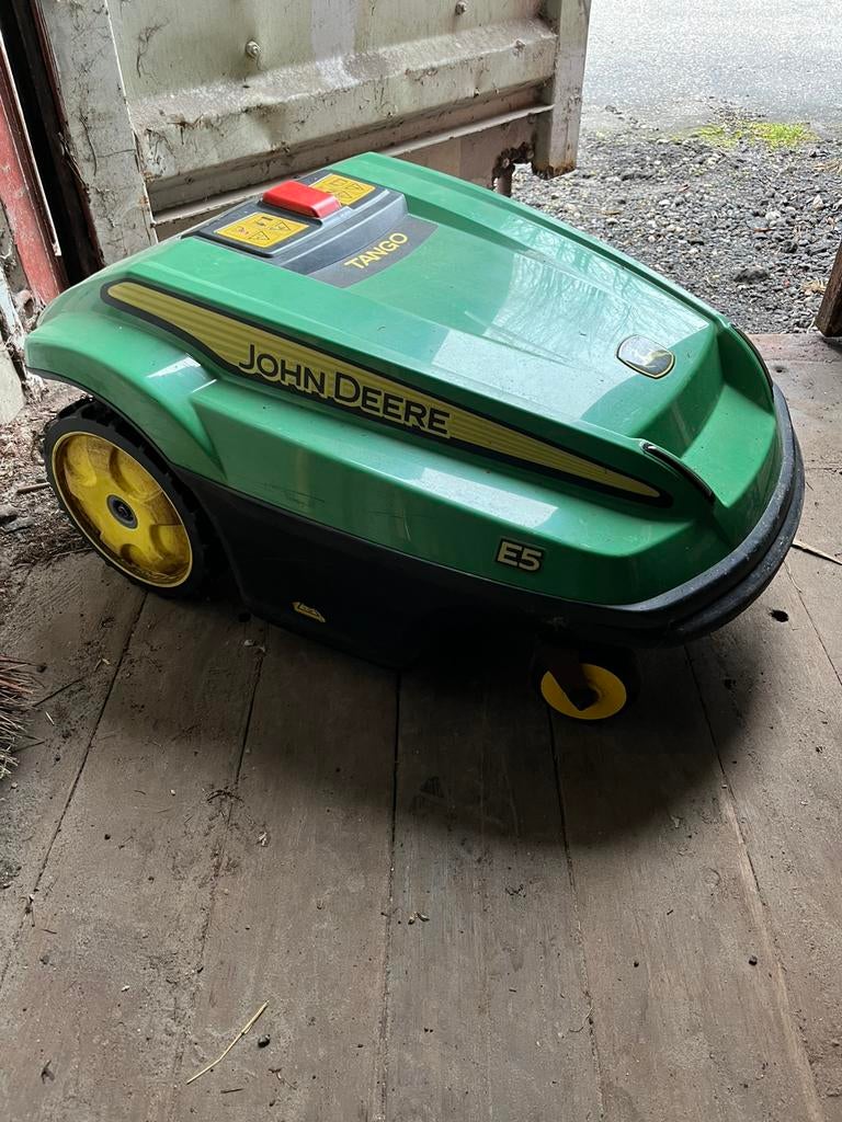 John deere tango robotmaaier, Ophalen of Verzenden, Zo goed als nieuw, 20 tot 25 cm