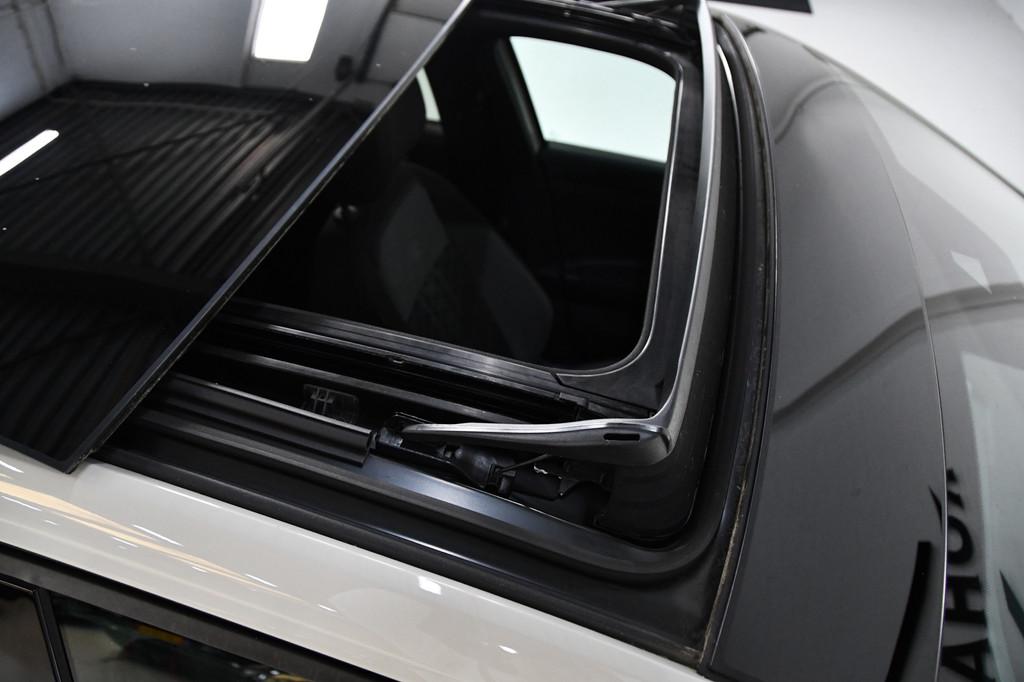 Volkwagen Taigo 1.0 TSI R-Line Business Pano/Aut/Side-assist, Automaat, Gebruikt, Origineel Nederlands, Bedrijf