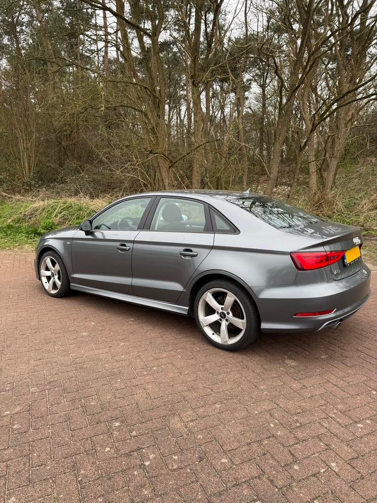 Audi A3 1.6 TDI 81KW Sedan 2016 Grijs, Auto's, Voorwielaandrijving, 4 cilinders, 125 €/maand, Sedan