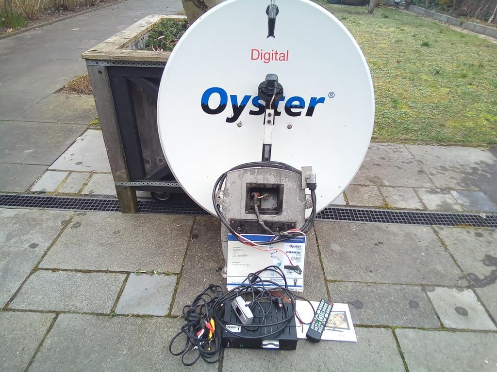 Volautomatische Oyster Satellietschotel met ontvanger, Ophalen of Verzenden, Gebruikt, (Schotel)antenne, Overige merken