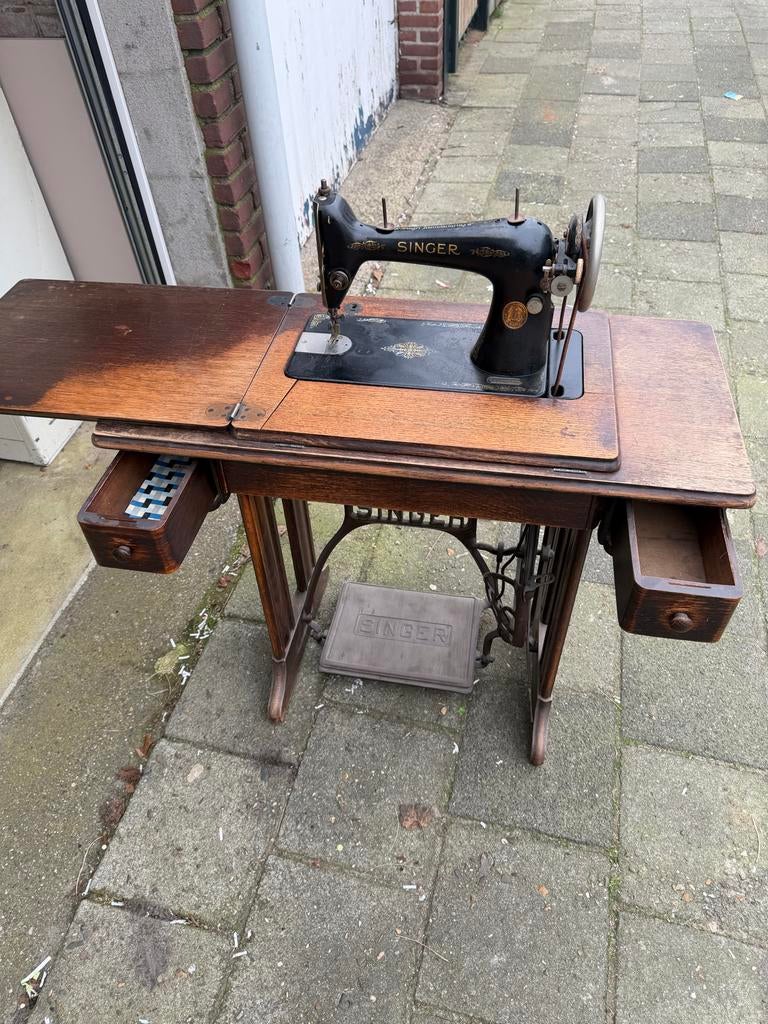 Antieke Singer Naaitafel met Naaimachine, Antiek en Kunst, Antiek | Naaimachines, Ophalen