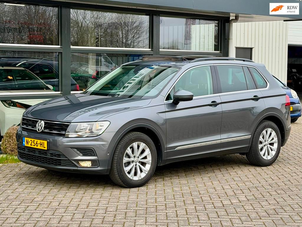 Volkswagen Tiguan 1.5 TSI ACT Highline Automaat Pano Trekhaa, 4 cilinders, 150 pk, Leder, USB