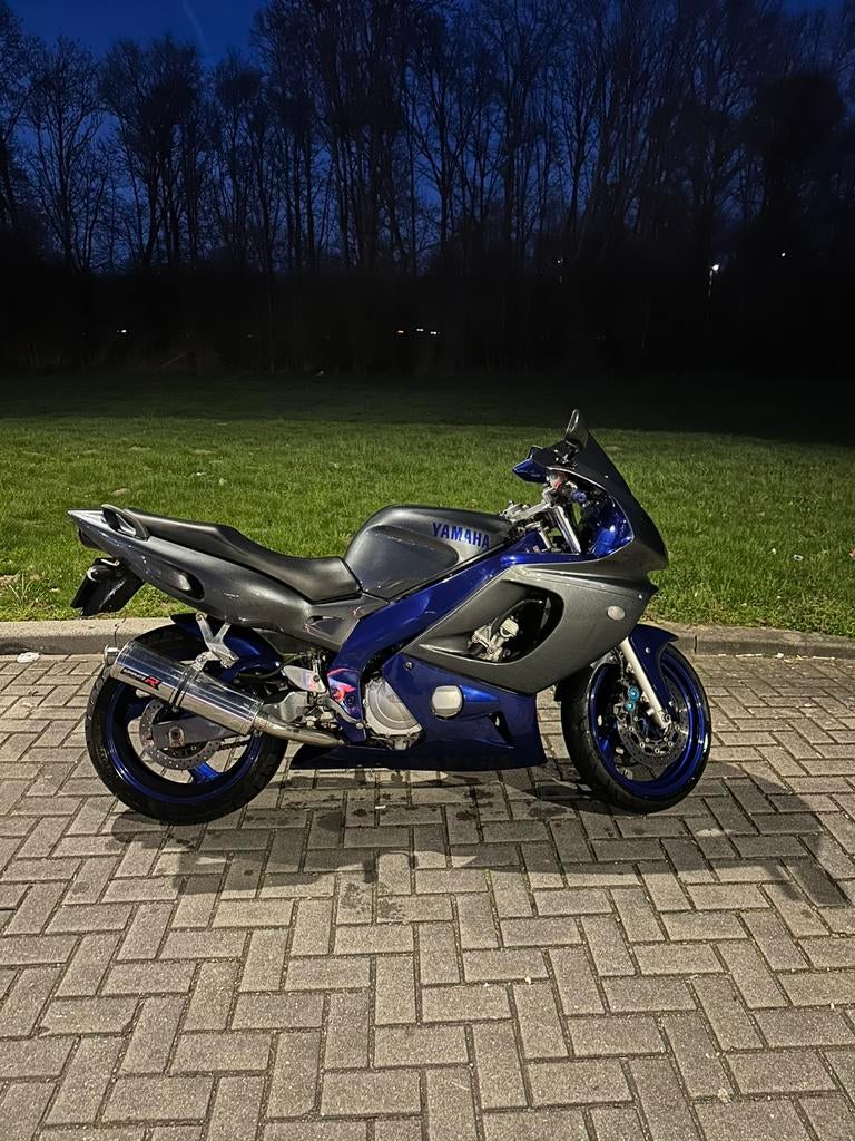 Yamaha Thundercat grijs/blauw, 4 cilinders, Motorrijbewijs A, Sport, Meer dan 35 kW