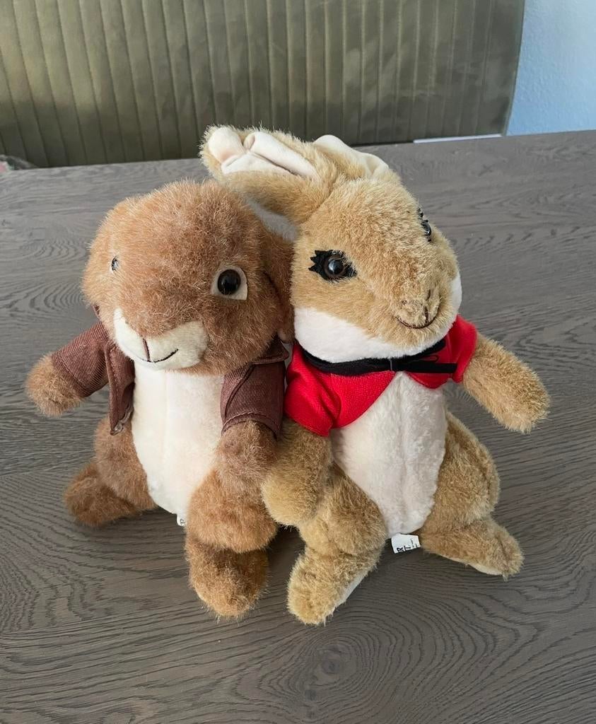 Twee Peter Rabbit knuffels, Ophalen of Verzenden, Zo goed als nieuw, Konijn