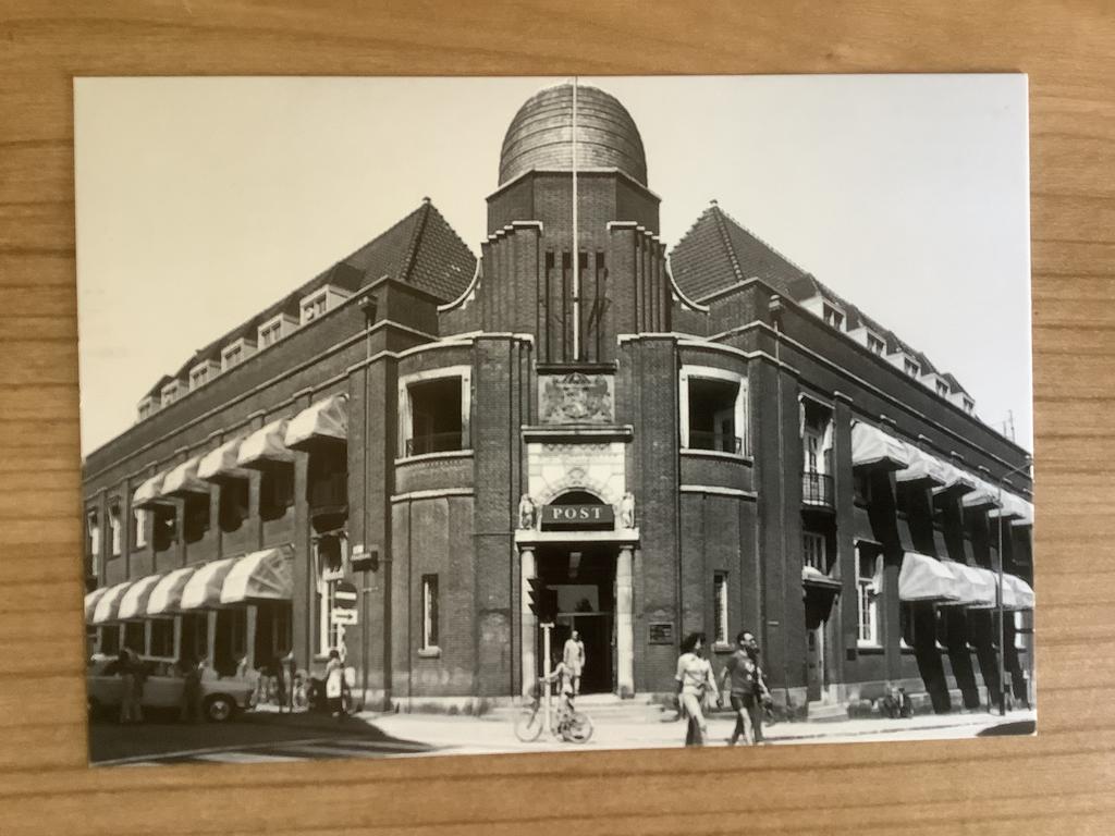 ansichtkaart Maastricht postkantoor, Ophalen of Verzenden, Gelopen, Limburg