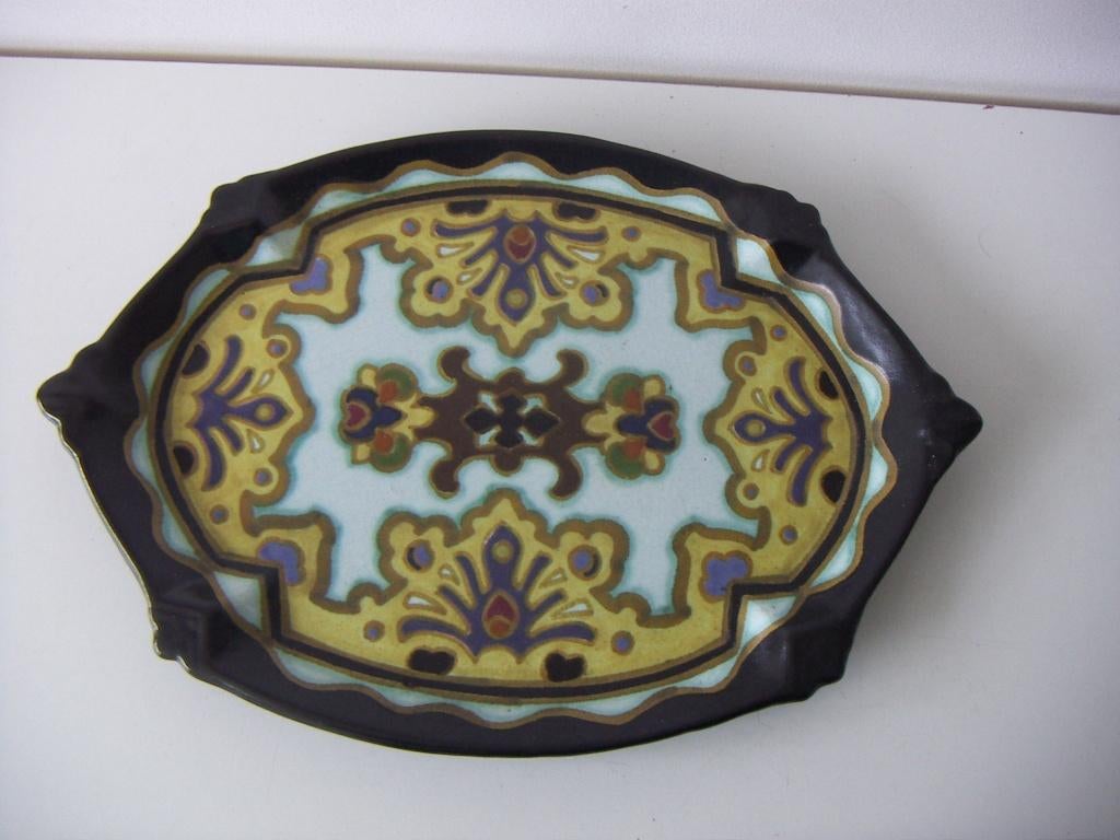 Arnhem plateel keramiek schaal / dienblad jr.ca.1915. Medal., Ophalen of Verzenden