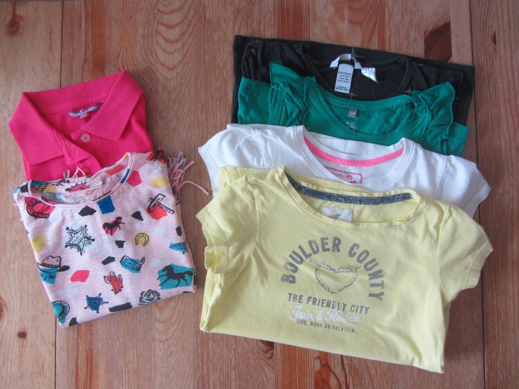 T-shirtjes maat 122-128, Ophalen of Verzenden, Zo goed als nieuw, Meisje, Shirt of Longsleeve