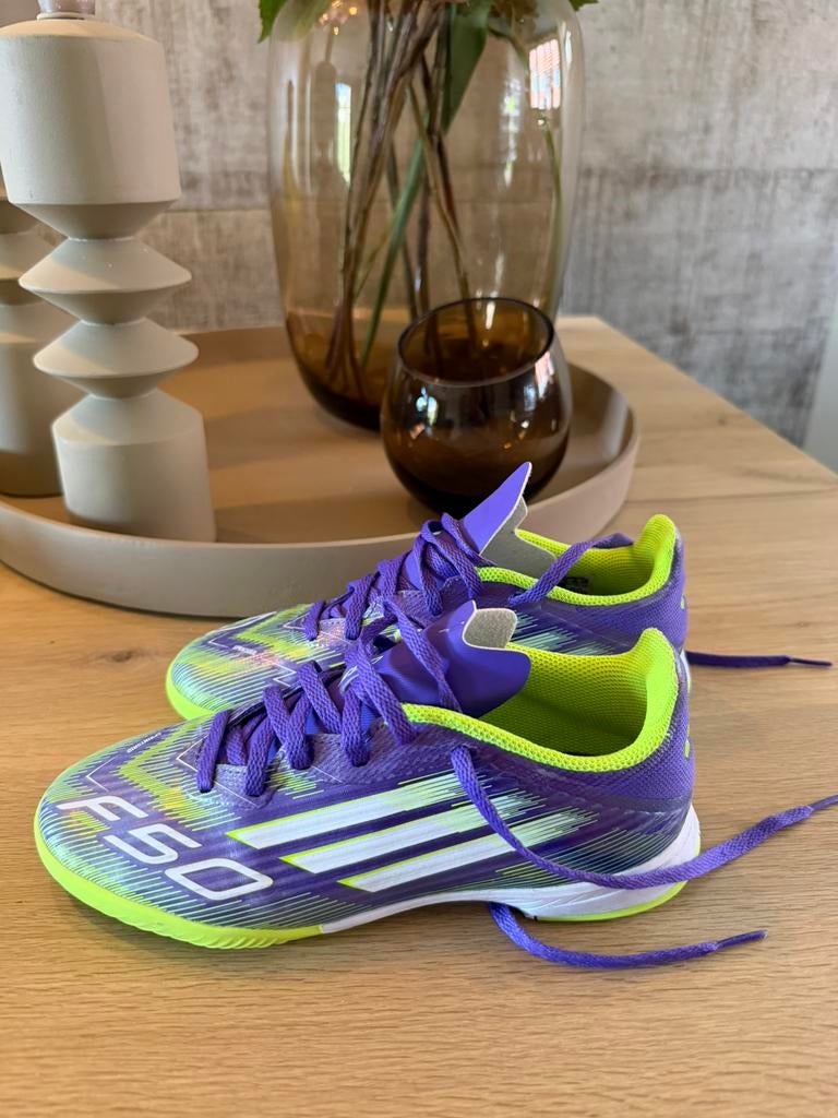 Zaal-/gymschoenen Adidas (F50) / maat 35, Ophalen of Verzenden, Zo goed als nieuw, Jongen of Meisje, Sportschoenen
