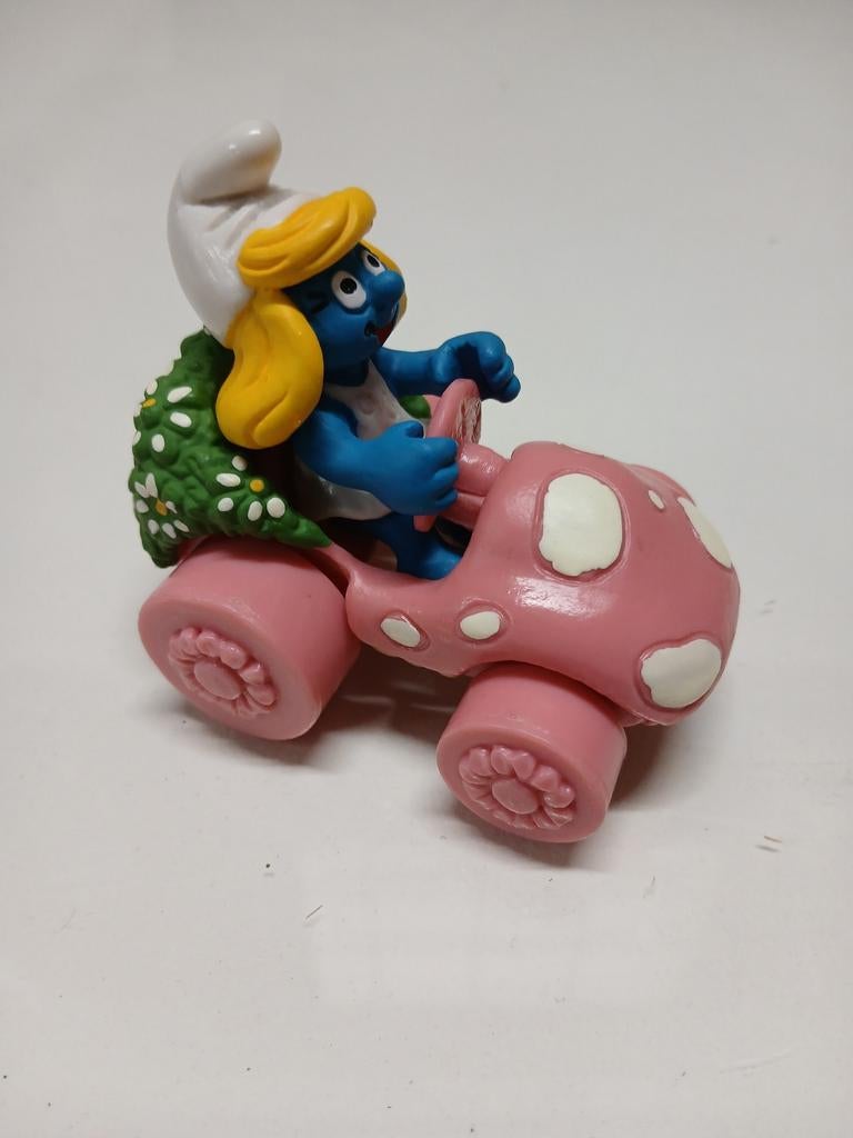 Smurfin in auto 40241, Verzamelen, Smurfen, Gebruikt, Ophalen of Verzenden, Imps@smurf.com, Poppetje, Figuurtje of Knuffel