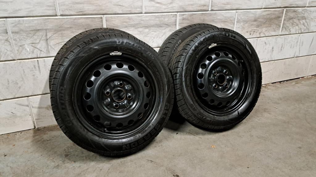 All-seasonbanden Aygo Citroen C1 Peugeot 107 Cuore 155/65/14, Auto-onderdelen, Banden en Velgen, 14 inch, Gebruikt, 155 mm, Banden en Velgen