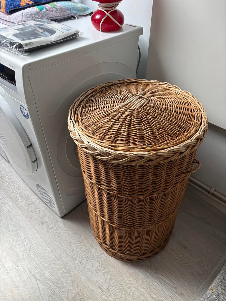 Grote handgemaakte rieten rotan mand met deksel, Huis en Inrichting, Woonaccessoires | Schalen en Manden, Ophalen, Gebruikt, Mand