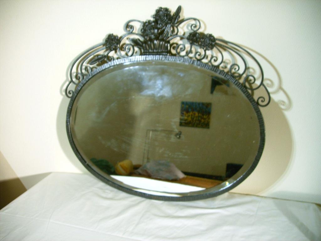 Ovale spiegel in smeedijzeren rand., Huis en Inrichting, Woonaccessoires | Spiegels, Zo goed als nieuw, 50 tot 75 cm, Minder dan 100 cm
