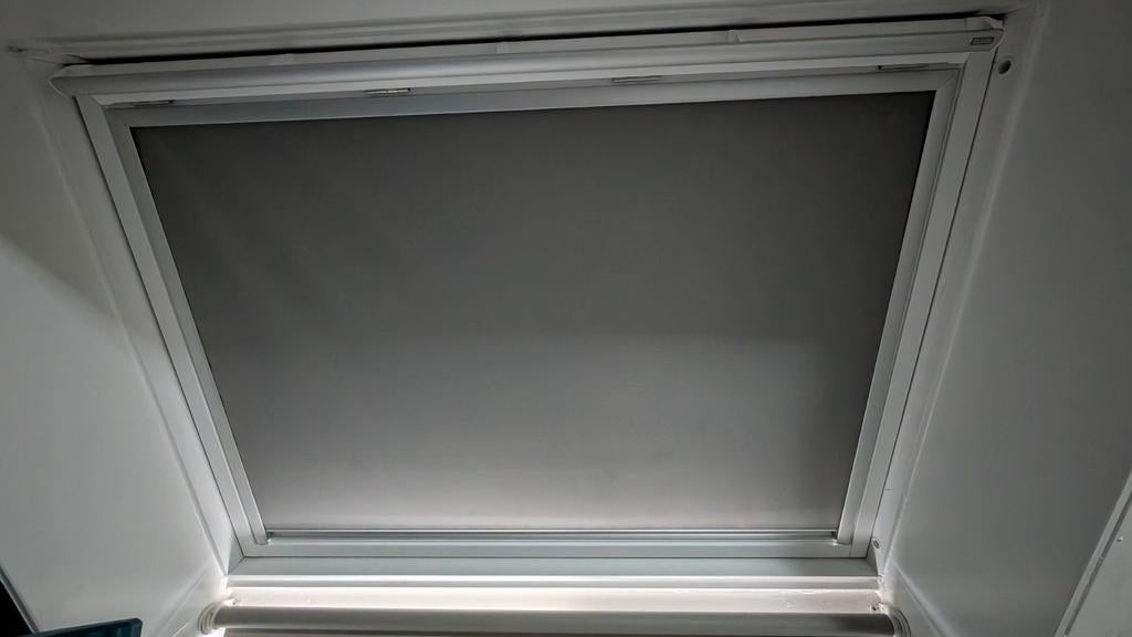Velux zonwerend/verduisterend rolgordijn, Ophalen of Verzenden, Zo goed als nieuw, 50 tot 100 cm, Minder dan 100 cm