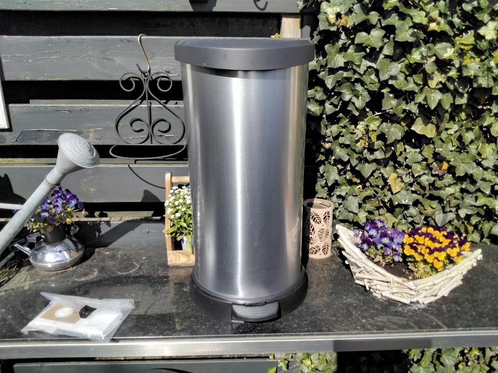 CURVER prullenbak, Ophalen