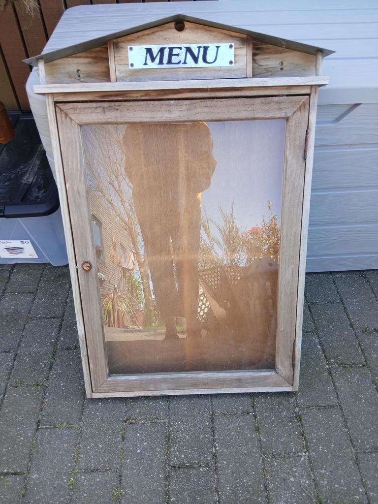 Houten menukaart display met glazen deur, Verzamelen, Ophalen, Gebruikt, Gebruiksvoorwerp