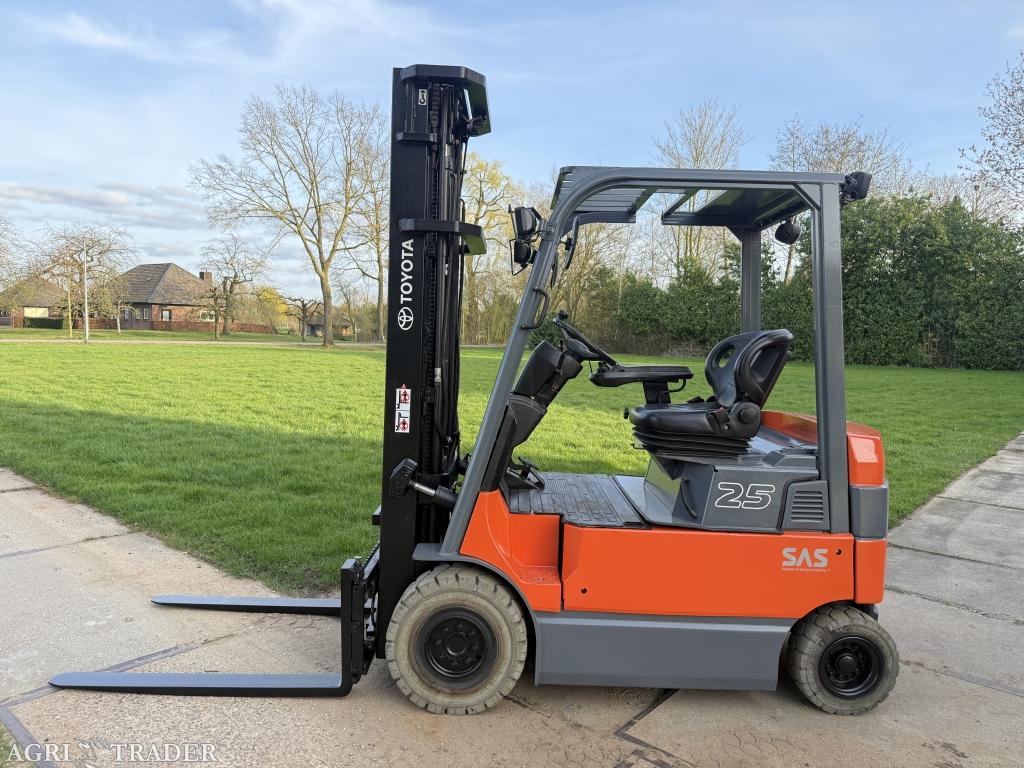 Toyota 2500KG triplo 6M freelift Sideshift non marking bande, Info@vanbeurdenheftrucks.nl, Heftruck, Ophalen of Verzenden, Toyota