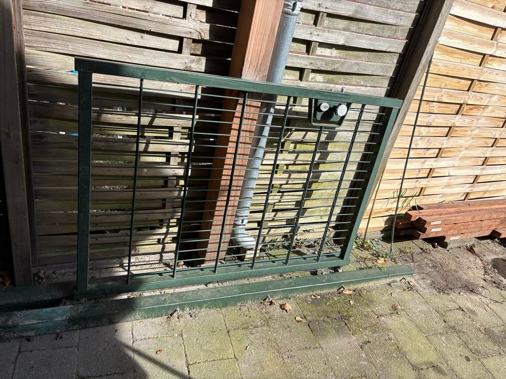 Groen hekwerk met loopdeur, Tuin en Terras, Ophalen, Met poort, Gebruikt, Tuinhek