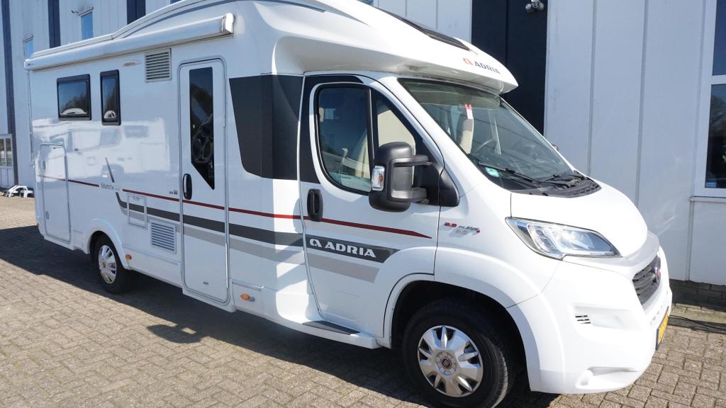 Adria Matrix Plus 600 SC, Caravans en Kamperen, Campers, Bedrijf, Adria, Koelkast, L-zit
