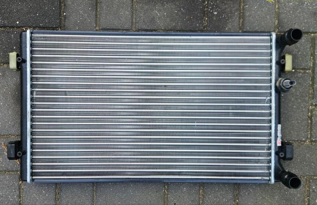 Nagenoeg nieuwe Radiateur Nissens 652011 Volkswagen Golf 4, Auto-onderdelen, Airco en Verwarming, Ophalen, Nieuw, Volkswagen