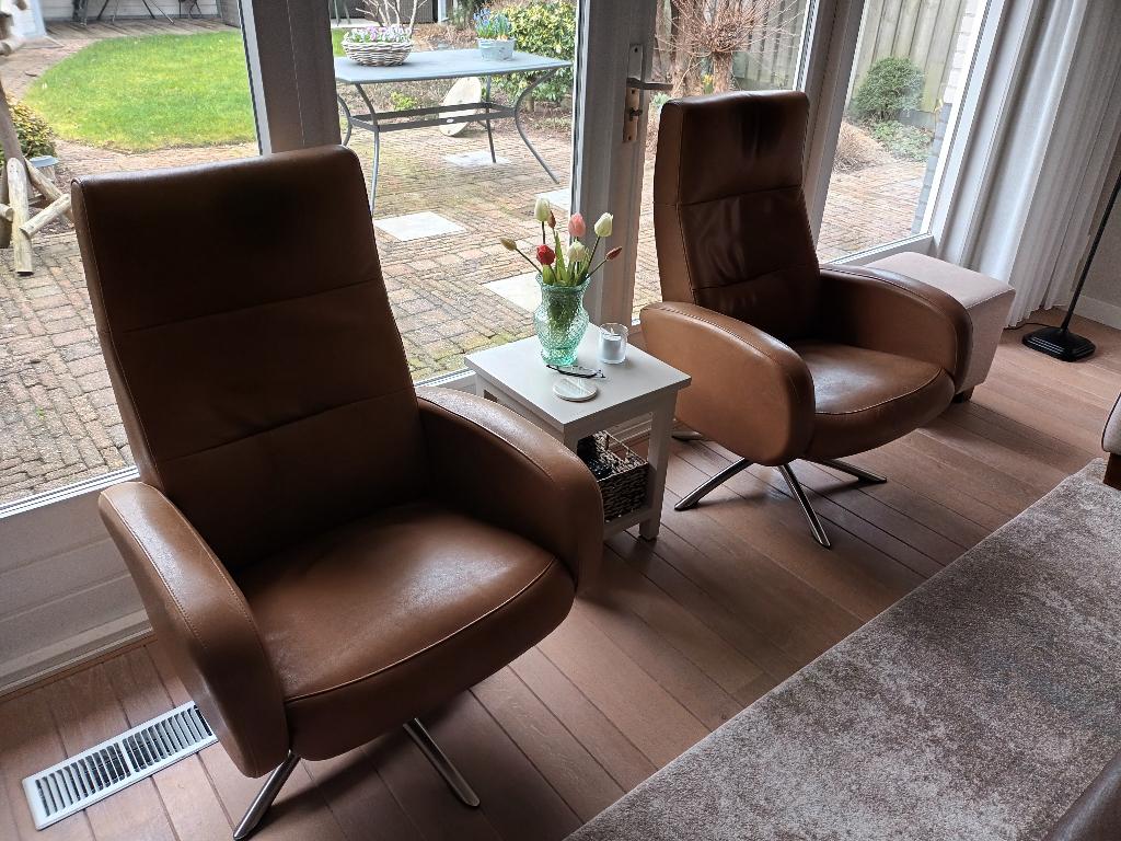 2x verstel- draaibare lederen fauteuils met stalen open voet, Ophalen, Gebruikt, 50 tot 75 cm, Leer