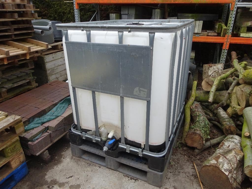 Te koop IBC watervat 1m3 zo goed als nieuw, Ophalen, Kunststof, Met kraantje, 150 liter of meer
