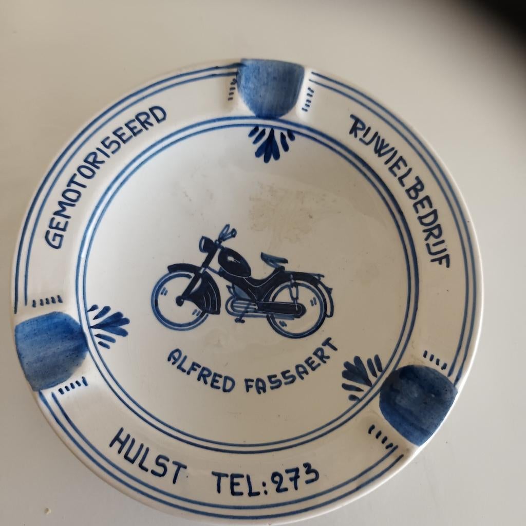 Jaren 50 asbak met reclame, Delft painted, Antiek en Kunst, Antiek | Keramiek en Aardewerk, Ophalen of Verzenden
