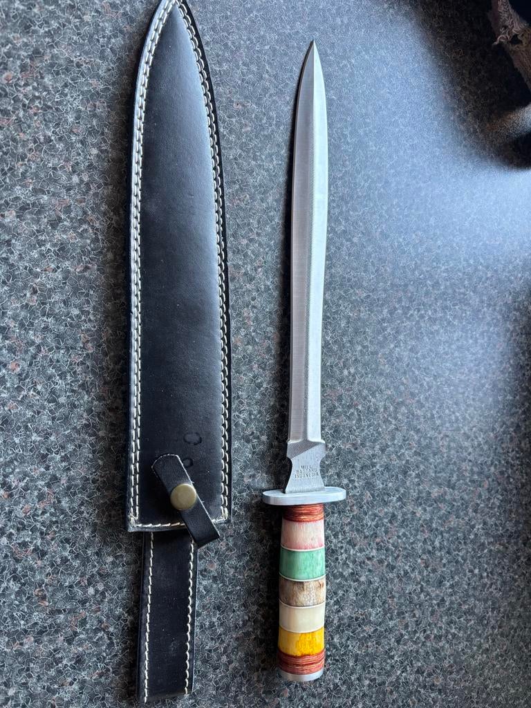 Uniek mes met lederen schede - Handgemaakt in Indonesië, Antiek en Kunst, Ophalen of Verzenden