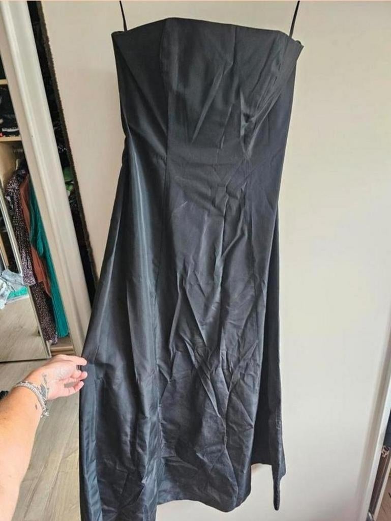 Prachtige gala jurk maat 42 zwart met baleinen borst verstev, Zwart, Maat 42/44 (L), Ophalen of Verzenden, Zo goed als nieuw