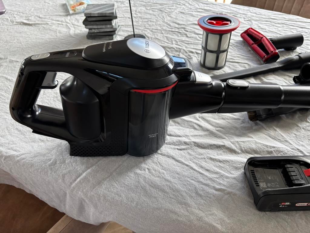 Bosch unlimited 8 gen2 incl accessoire pakket, Witgoed en Apparatuur, Stofzuigers, Ophalen, Zo goed als nieuw, Reservoir, Stofzuiger