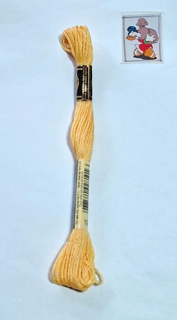 DMC mouline, geel 19, Mulhouse, France, Ophalen of Verzenden, Borduurgaren of Zijde, DMC