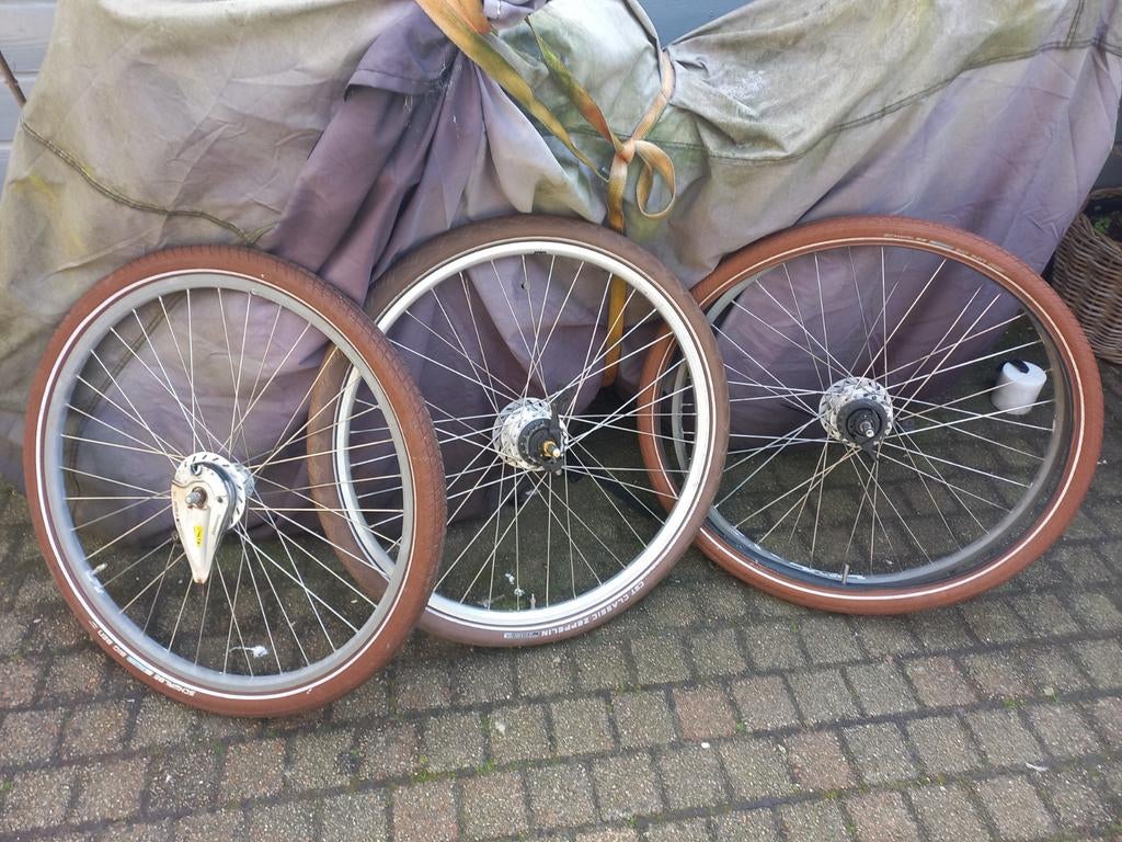 Set van 3 fietswielen met banden, Fietsen en Brommers, Fietsonderdelen, Gebruikt, Shimano (naaf), Toerfiets, Aluminium