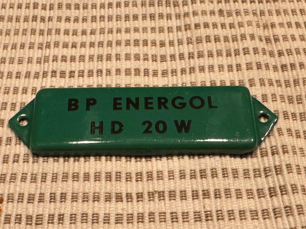 Mooi emaille BP Energol HD 20 W bordje. 10,7 x 3 cm., Verzamelen, Ophalen of Verzenden, Gebruikt, Reclamebord