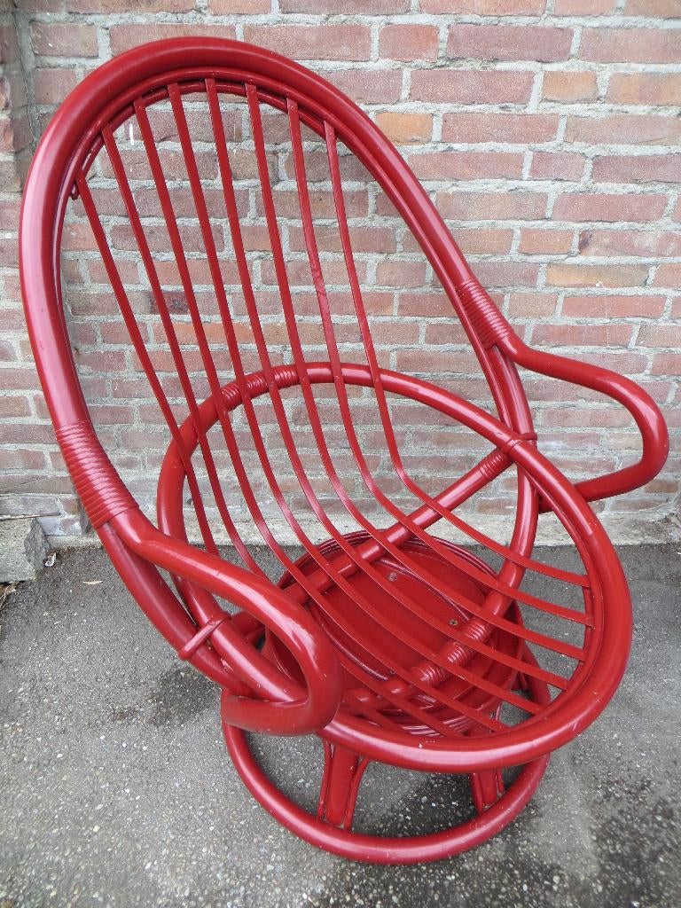 Bordeauxrode vintage rotan stoel / fauteuil. Retro troon, Ophalen, Gebruikt, Vintage, Stof
