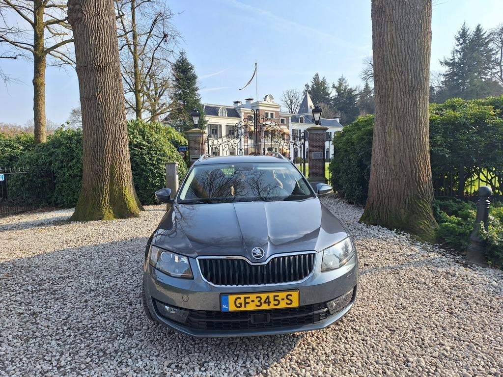 Skoda Octavia 2.0 TDI Combi 110KW DSG 2015 Grijs, Auto's, 680 kg, 4 cilinders, 23 km/l, Diesel