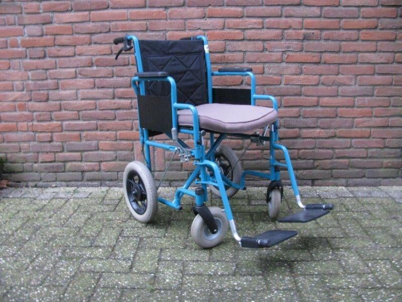 Inklapbare rolstoel met dubbele remmen, zitbreedte 45 cm, Ophalen of Verzenden, Inklapbaar, Zo goed als nieuw, Duwrolstoel