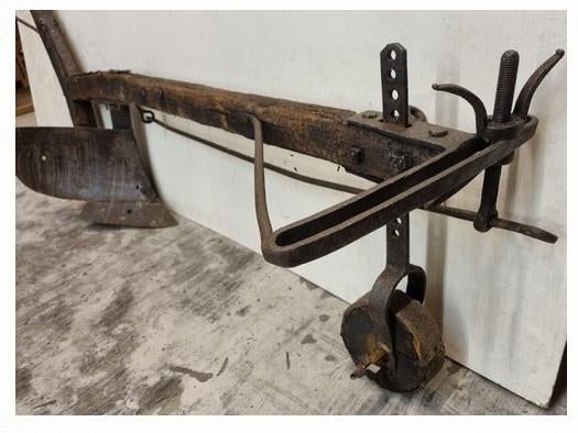 Antieke Ploegen te Koop, Ophalen