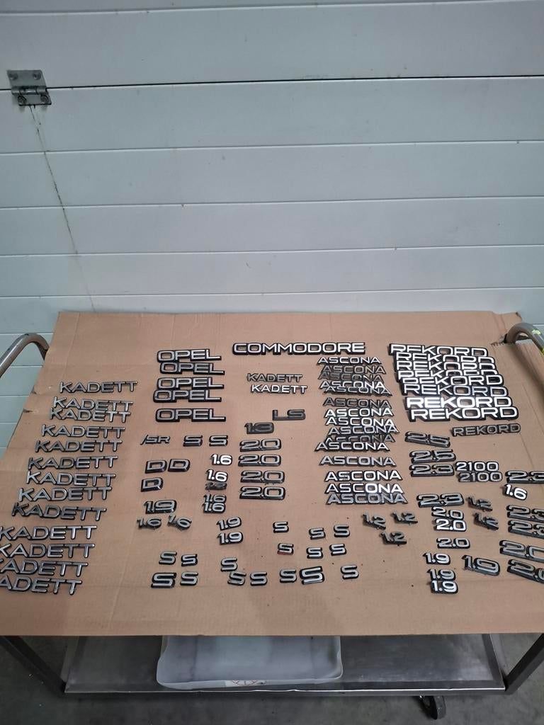 Opel emblemen, diverse modellen, Auto diversen, Ophalen of Verzenden