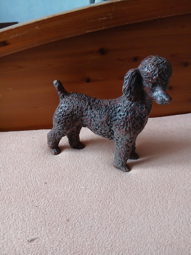 Te koop Poedel beeld van speksteen, Ophalen of Verzenden, Nieuw, Dier