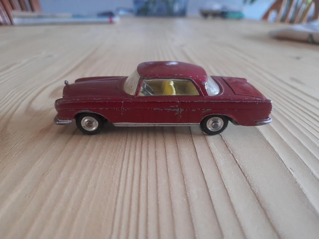 Corgi toys Mercedes 220 coupe, Hobby en Vrije tijd, Modelauto's | 1:43, Ophalen of Verzenden, Zo goed als nieuw, Auto, Corgi