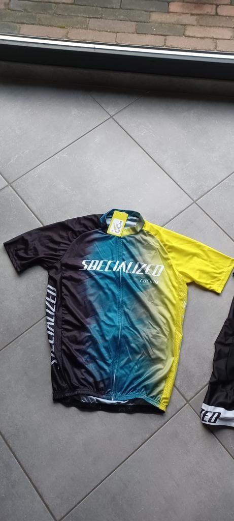 Nieuw met prijskaart wielren pak/ fietspak 2 delig, Ophalen of Verzenden, Nieuw, Helm