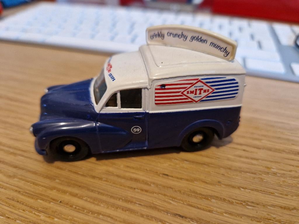 Corgi Morris Minor Van. Smith Chips, Ophalen of Verzenden, Zo goed als nieuw, Auto, Corgi