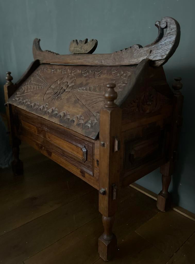 Antieke keizers kist kampferkist bruidskist oosters, Ophalen