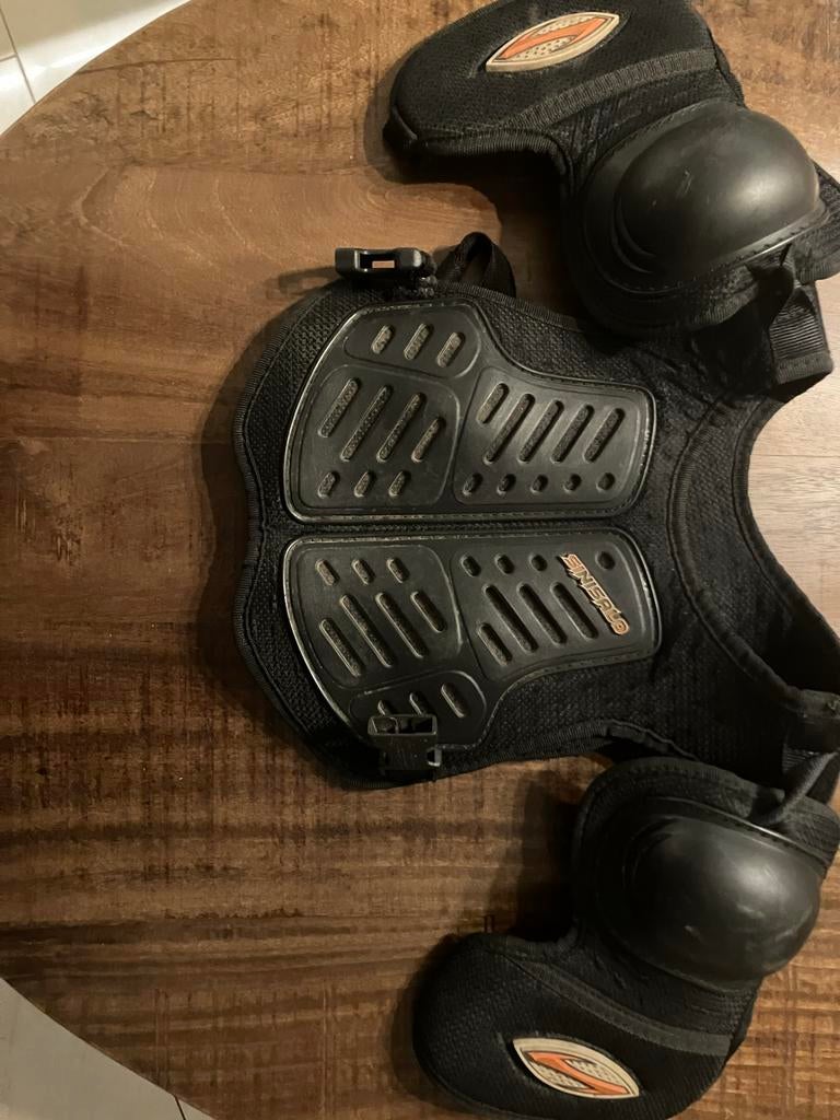 Sinisalo bodyprotector kids, Motoren, Kleding | Motorkleding, Ophalen of Verzenden, Tweedehands, Kinderen, Motorcrosskleding