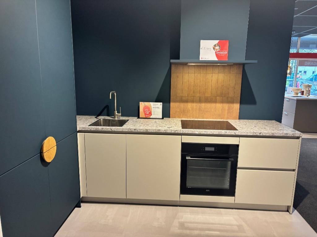 Showroomkeuken Mira van €9000,- nu €3499,-!! LAATSTE KANS!, Huis en Inrichting, Keuken | Complete keukens, Nieuw, Hoekkeuken, Blauw