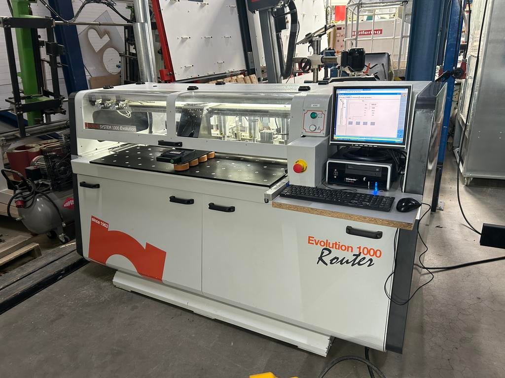Zeer  compact  cnc  frezen  boren  zagen, Ophalen of Verzenden