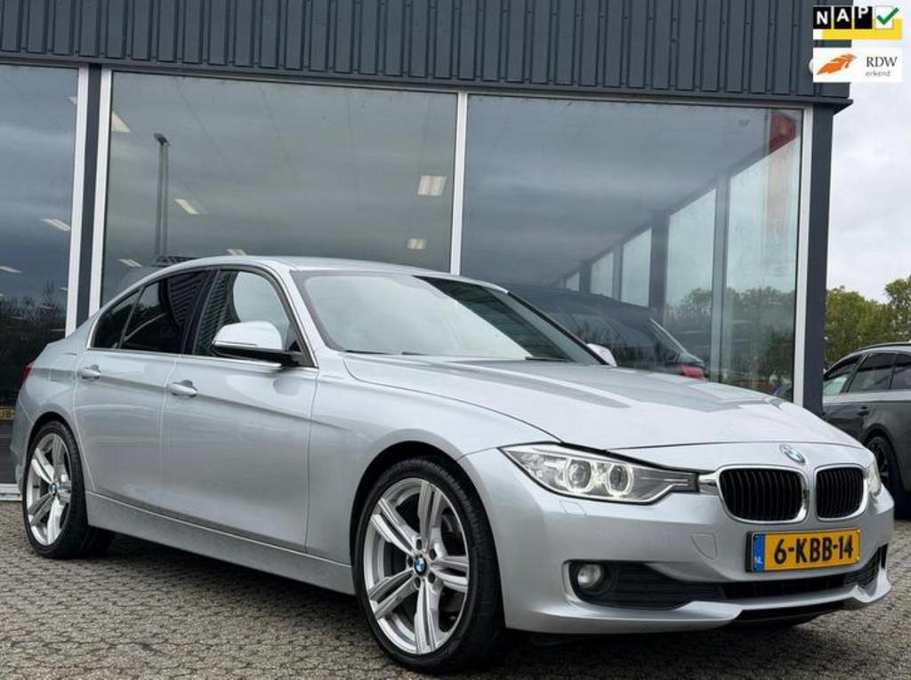 BMW 3-Serie 1.6 320I 125KW EDE 2013 Grijs, Auto's, Achterwielaandrijving, 4 cilinders, 75 €/maand, Handgeschakeld