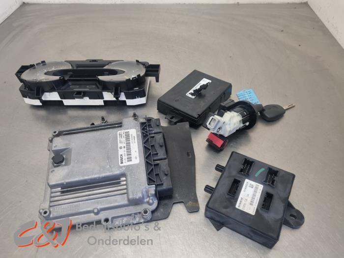 Kontaktslot + computer van een Renault Trafic, Gebruikt, -, Renault, -