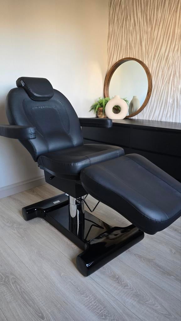 Behandelstoel zwart hydraulisch, Ophalen, Zo goed als nieuw, Zwart, Eén